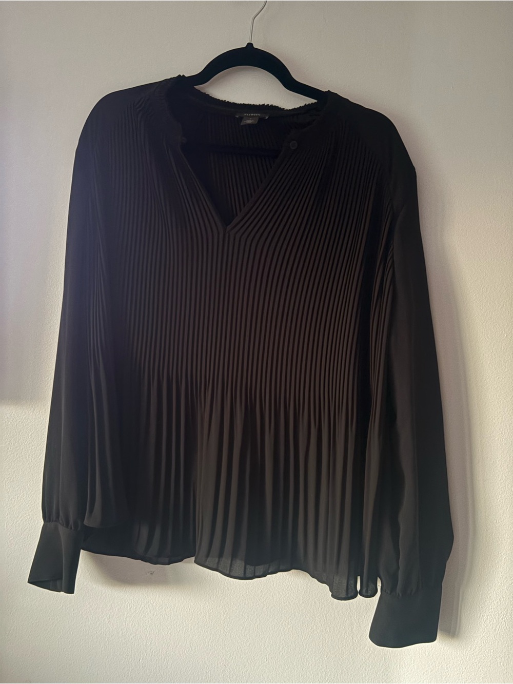 Halogen Pleated V-Neck Long Sleeve Top - Black